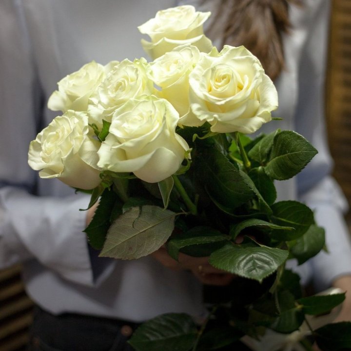 7 белых роз в Таганроге