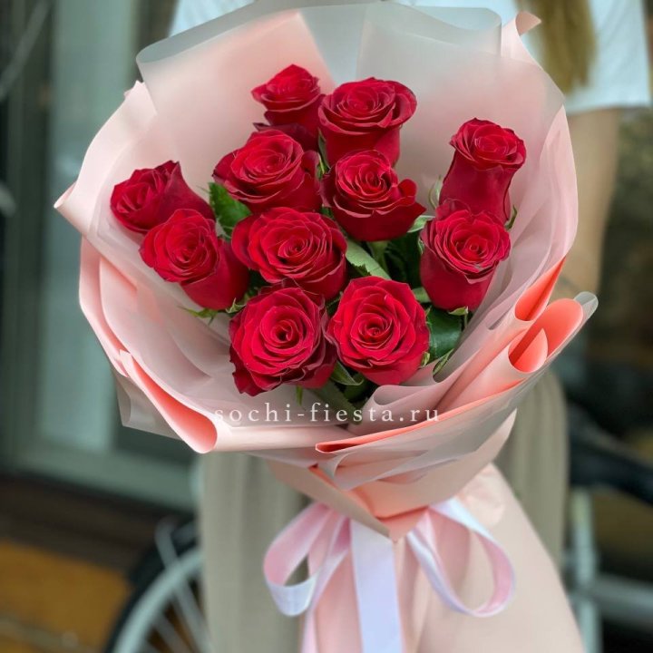 Букет красных роз "Мадам ред" в Таганроге