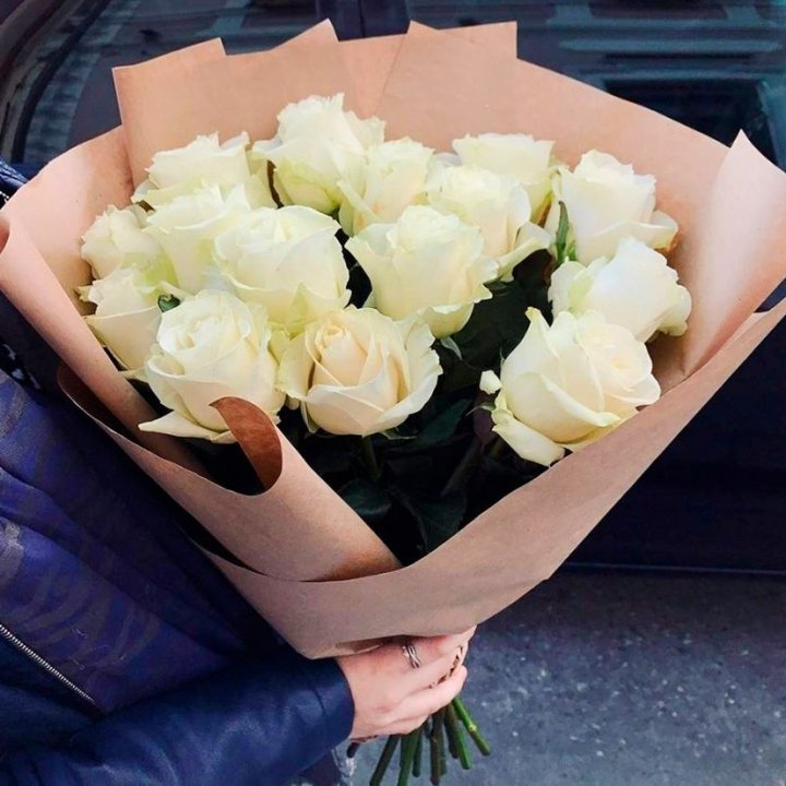 15 белых роз "Крафт" в Таганроге