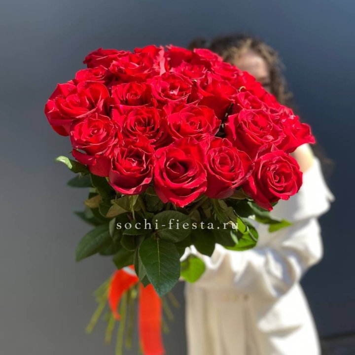 25 высоких красных роз в Таганроге
