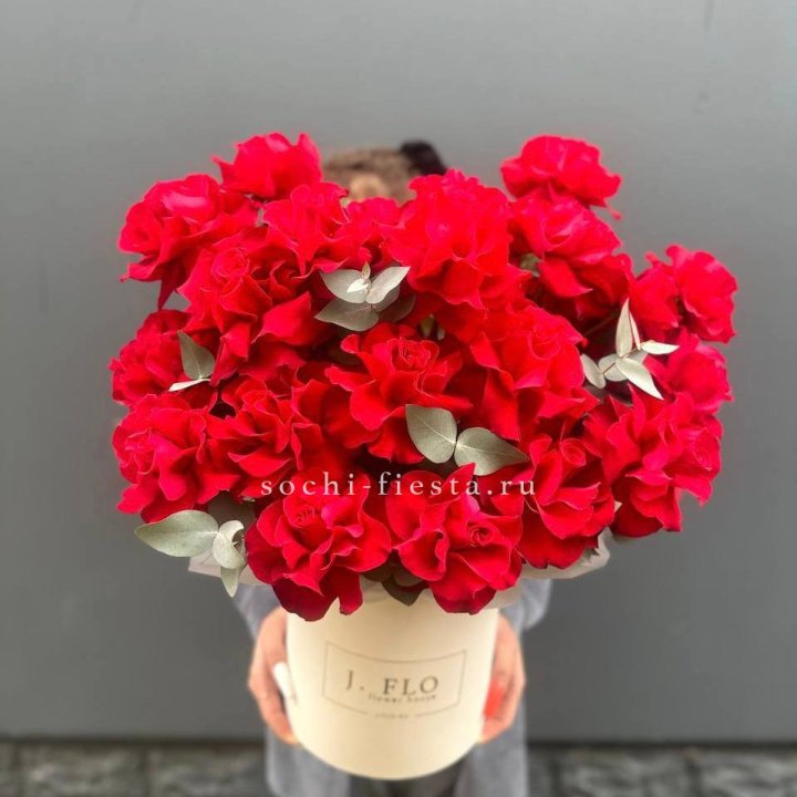 35 Французских роз в боксе в Таганроге