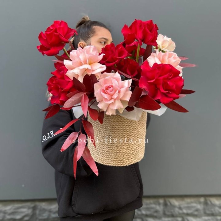 15 Французских роз в джутовом кашпо в Таганроге