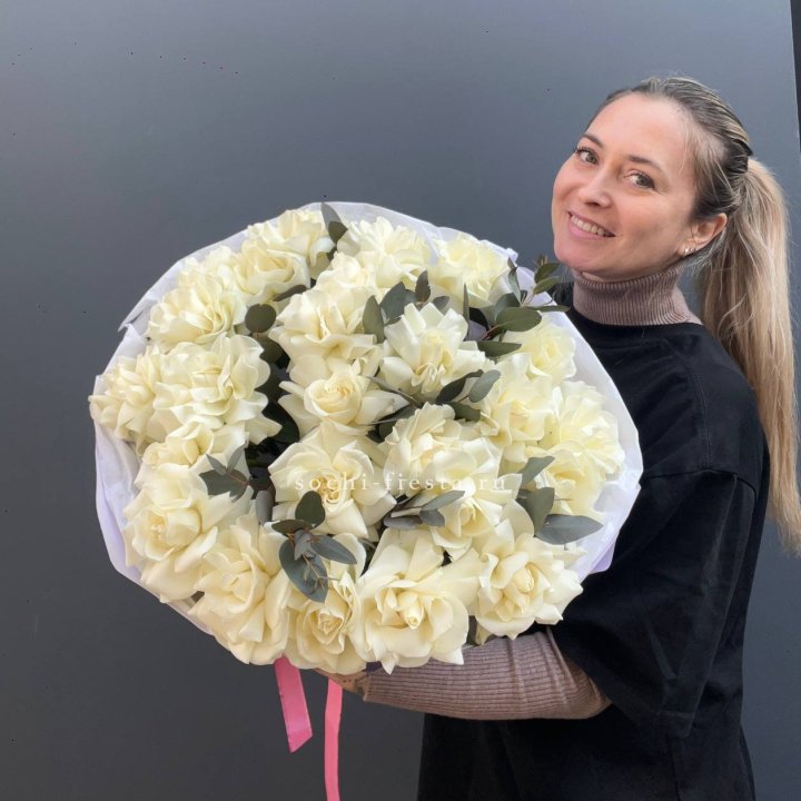 25 Белых французских роз Вайт найс в Таганроге