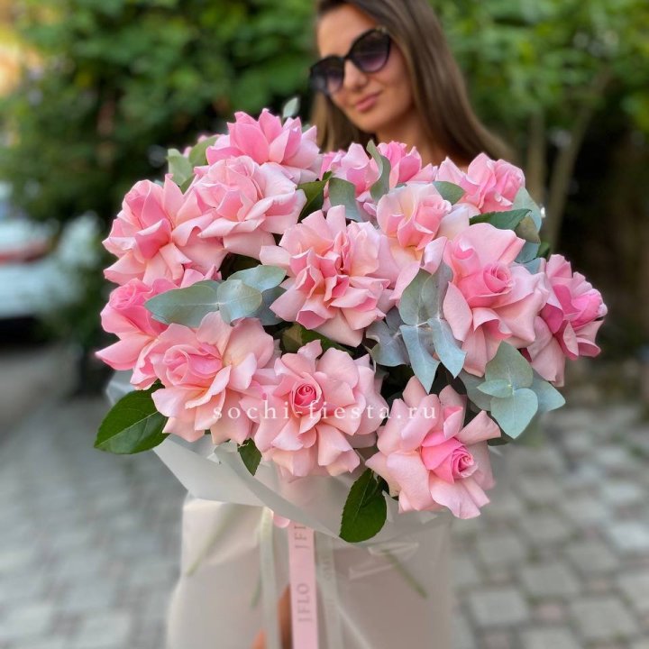 17 Розовых  французских роз в Таганроге