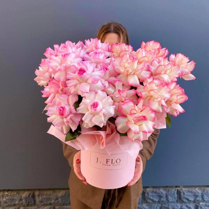 25 Французских роз микс в боксе в Таганроге