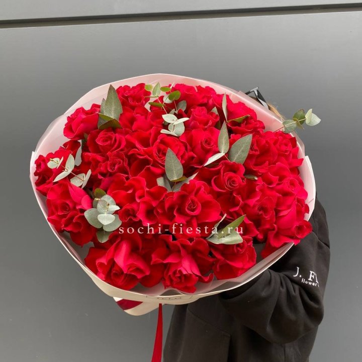 23 Красных французских роз в Таганроге