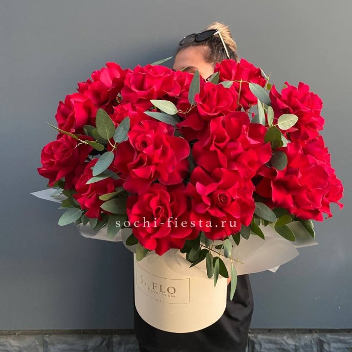 25 Французских красных роз в коробке в Таганроге