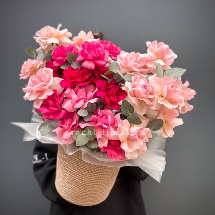 23 Французские розы Микс в боксе в Таганроге