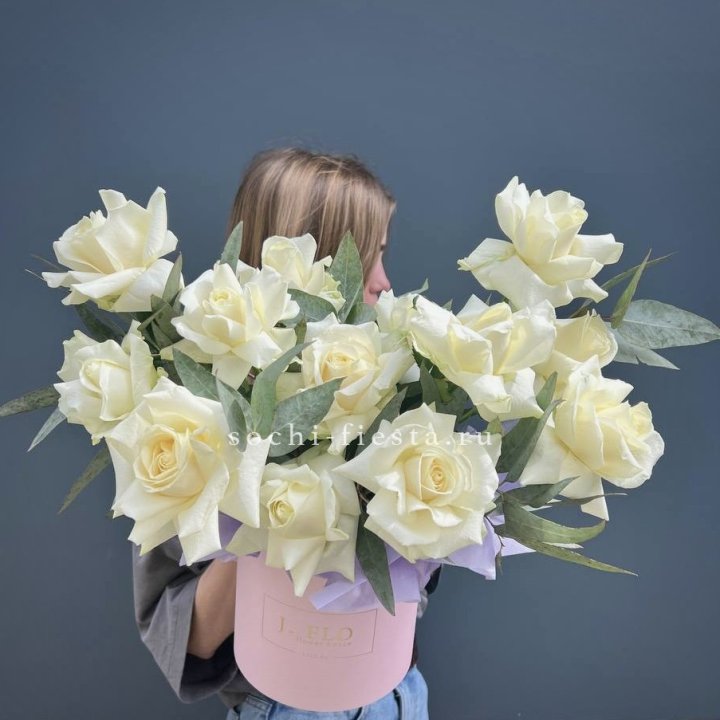 15 Французских роз в боксе в Таганроге