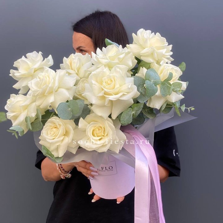 11 Французских белых роз в боксе в Таганроге