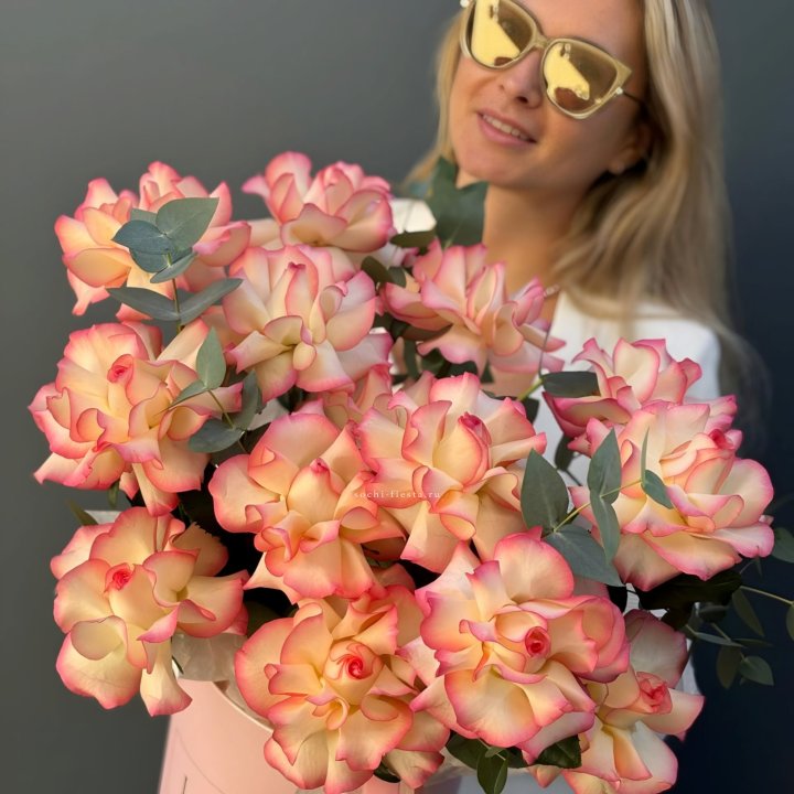 15 французских  роз Джумилия в боксе в Таганроге