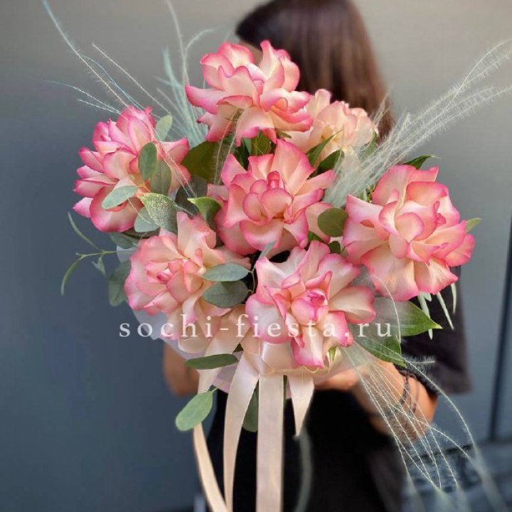 9 Французских роз Джумилия в боксе в Таганроге