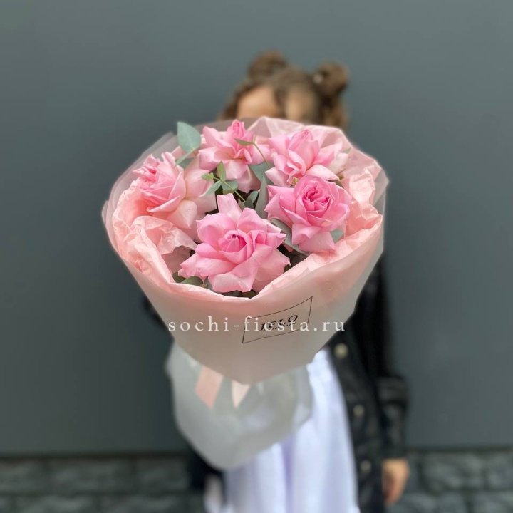 5 французских розовых роз  в Таганроге