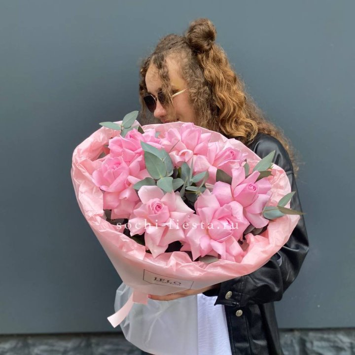 7 розовых роз в Таганроге