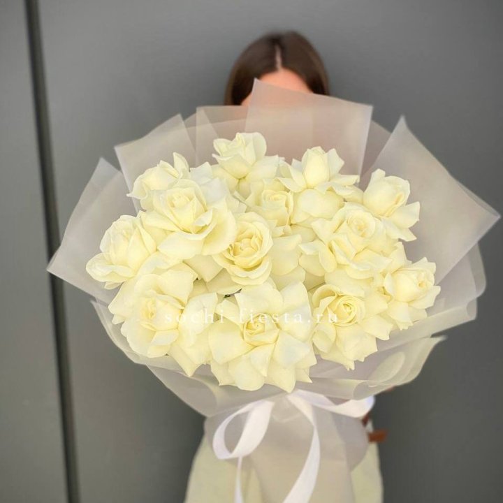 13 белых роз в Таганроге