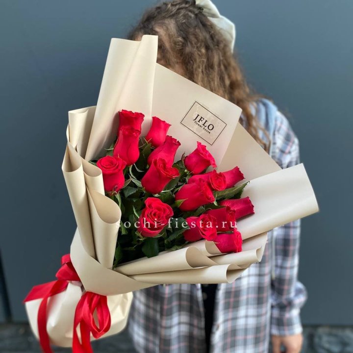 15 красных роз в Таганроге