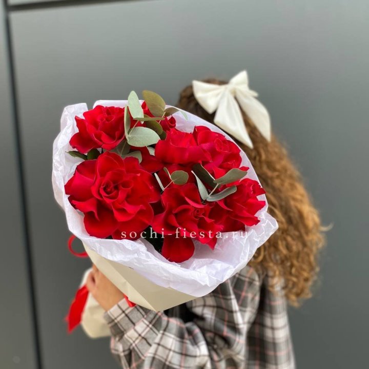7 красных французских роз в Таганроге