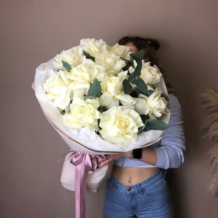 11 Белых французских роз "Вайт найс" в Таганроге