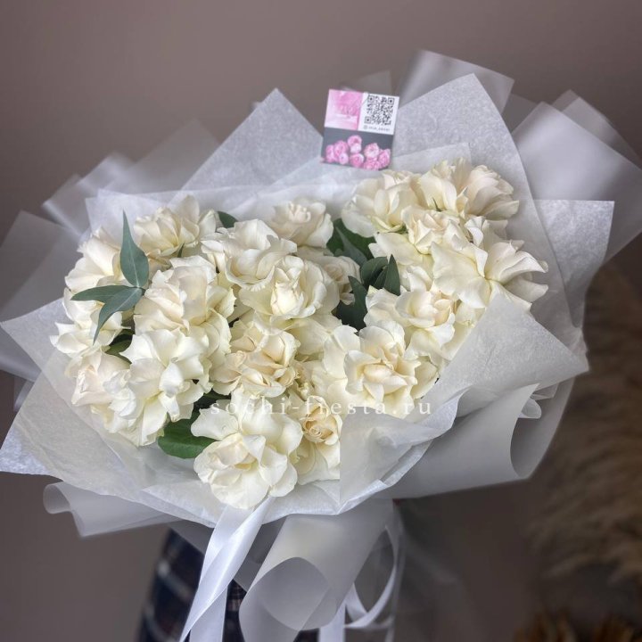 21 французских роз с эвкалиптом в Таганроге