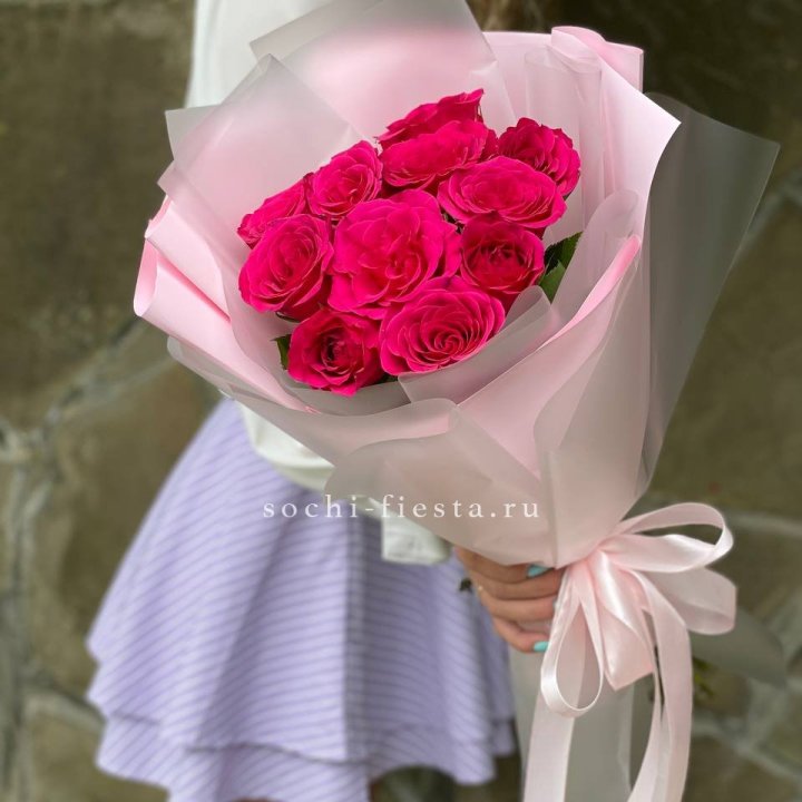 Букет алых роз в Таганроге