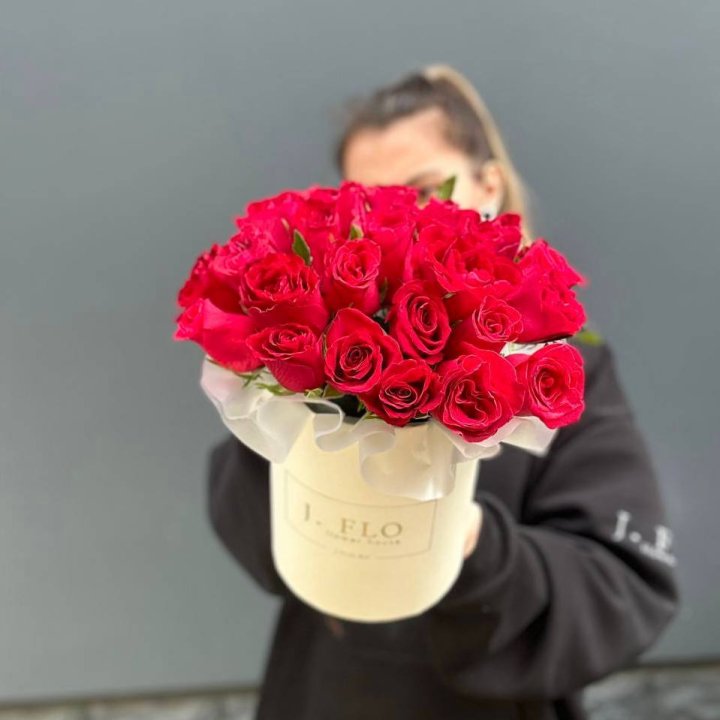 27 кенийских роз в боксе в Таганроге