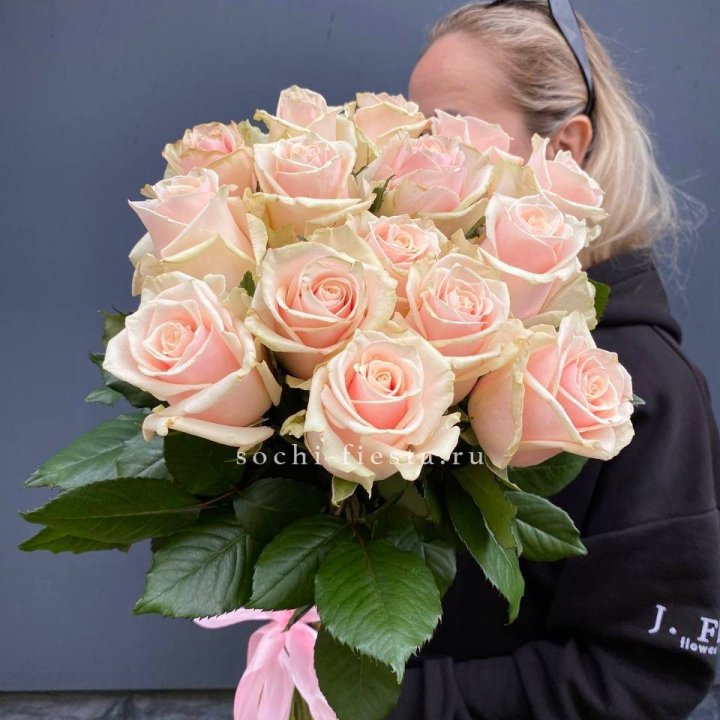 15  кремовых высоких роз в Таганроге