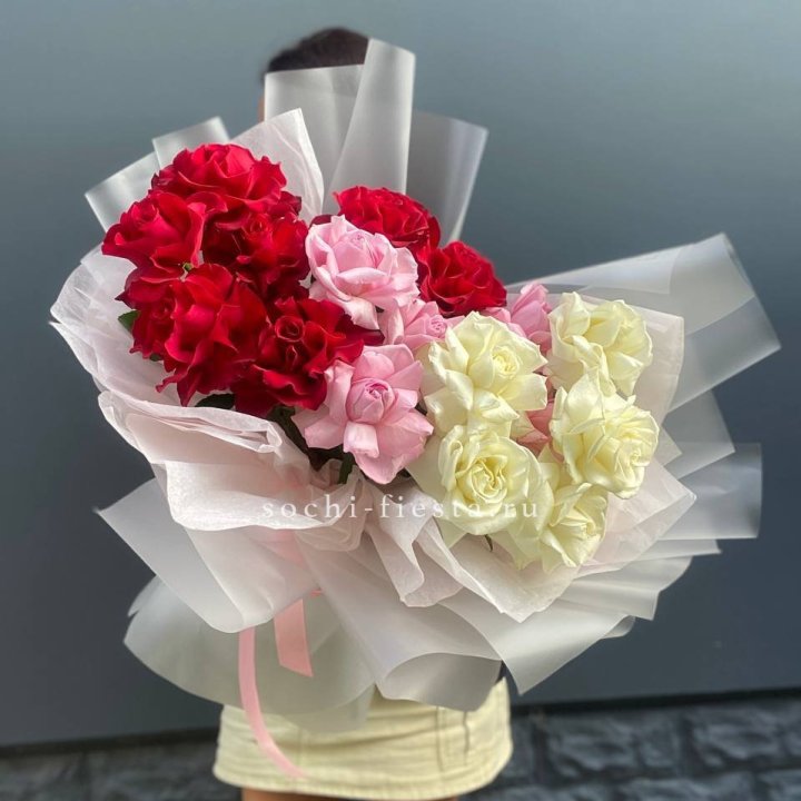 Микс из 17 роз в Таганроге