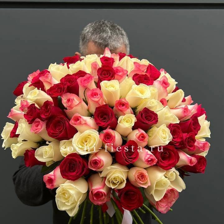 101 разноцветная роза "Джули" в Таганроге