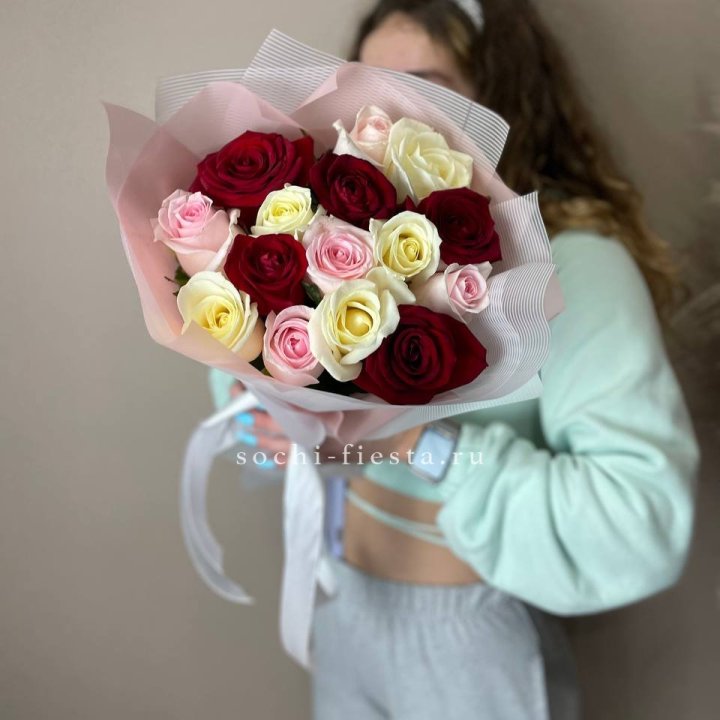 15 роз "Карусель" в Таганроге