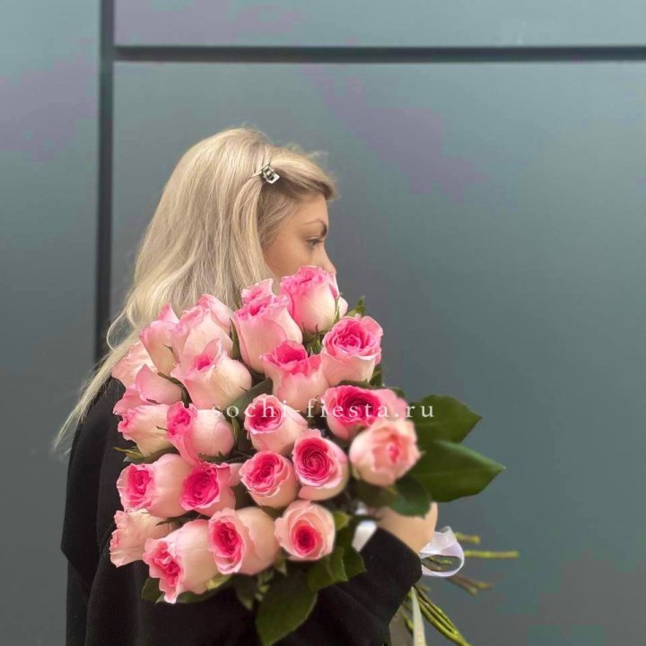  25 розовых роз в Таганроге