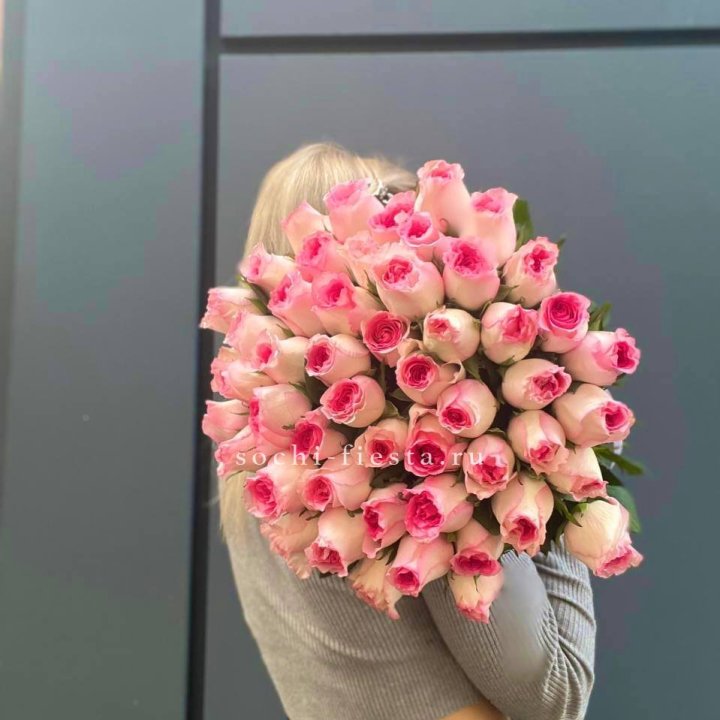 51 розовая роза в Таганроге