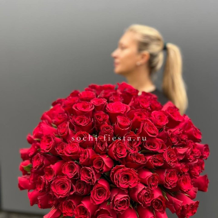 Охапка из 101 красной розы в Таганроге