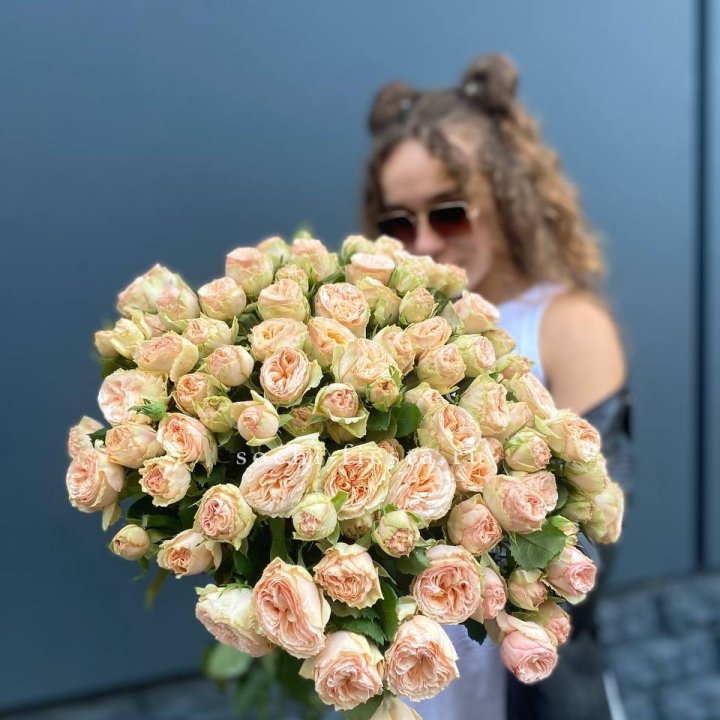 25 пионовидных роз в Таганроге