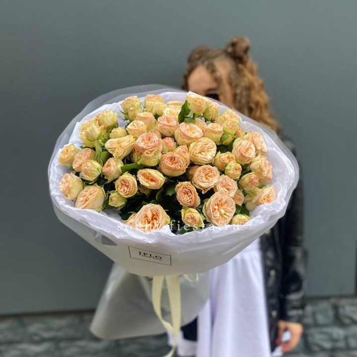 15 пионовидных роз в Таганроге