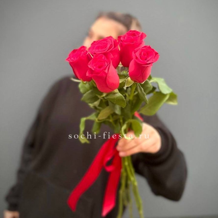 Букет 5 красных роз  в Таганроге