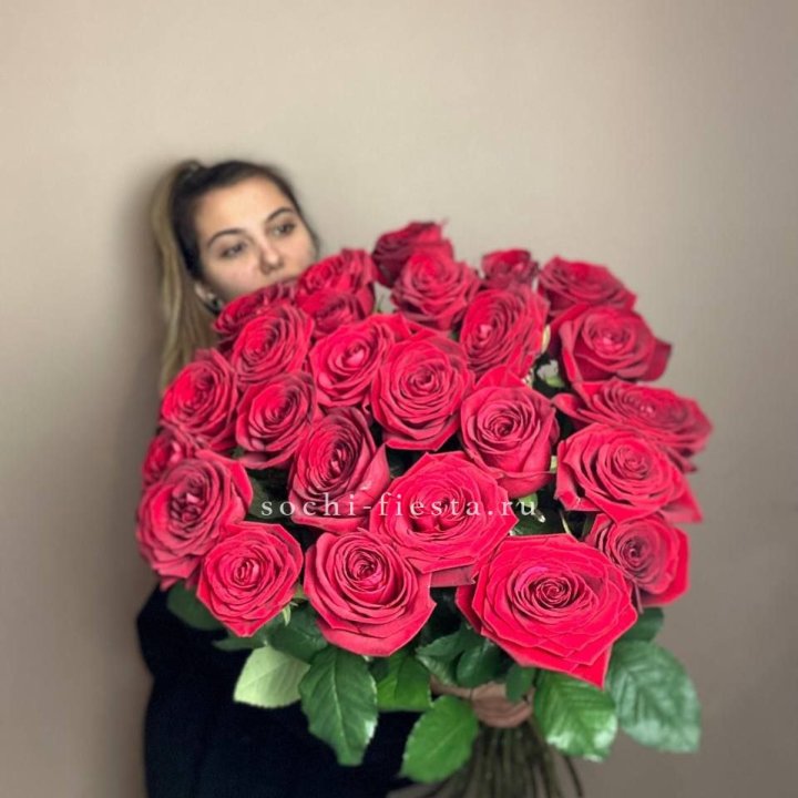 25 высоких роз в Таганроге