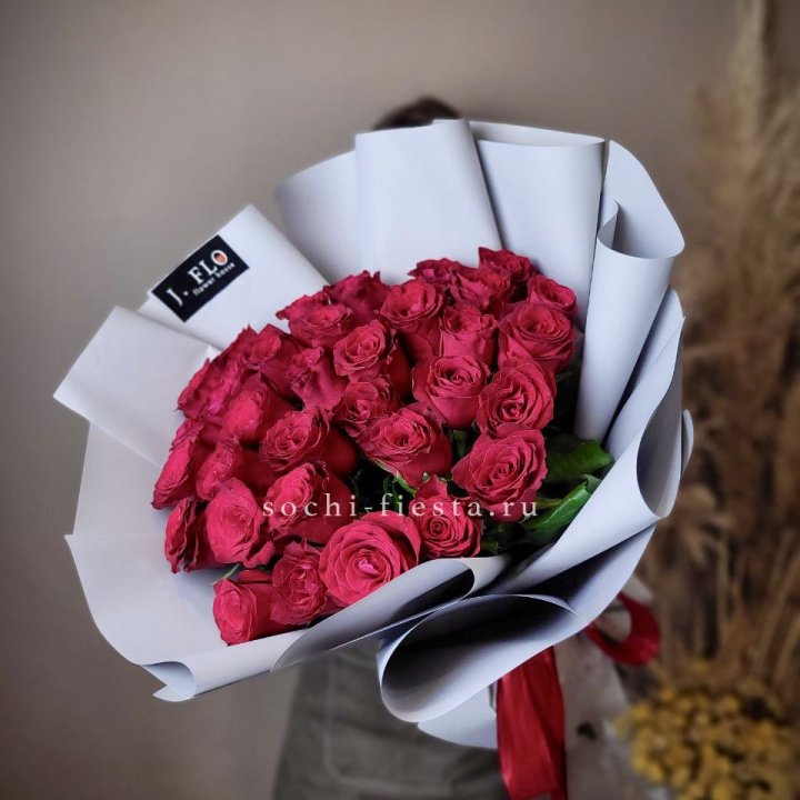 Красные розы 33 шт в Таганроге