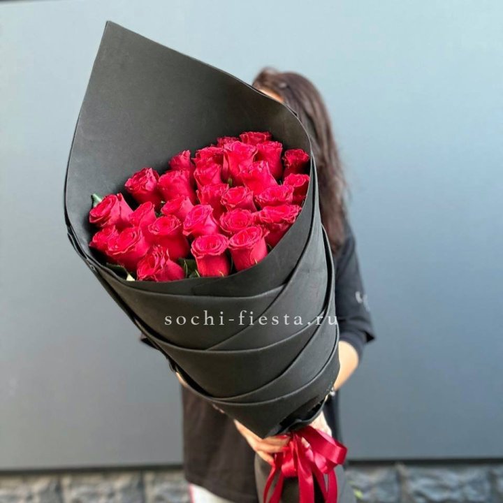 25 высоких красных роз в Таганроге