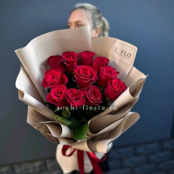 Букет красных роз "Наоми" в Таганроге