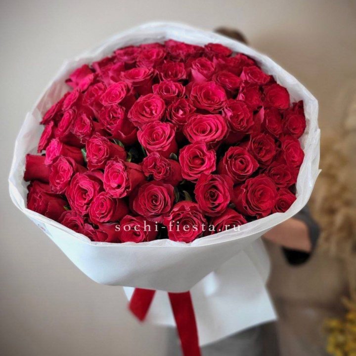 65 красных роз вайт в Таганроге