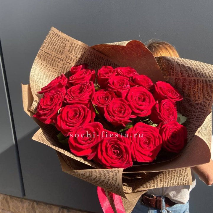 19 красных роз Леди Крафт в Таганроге