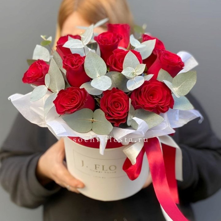 11 роз в шляпной коробке в Таганроге