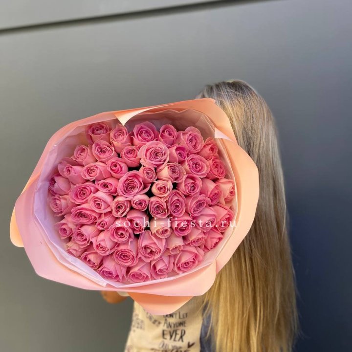 55 розовых роз в Таганроге