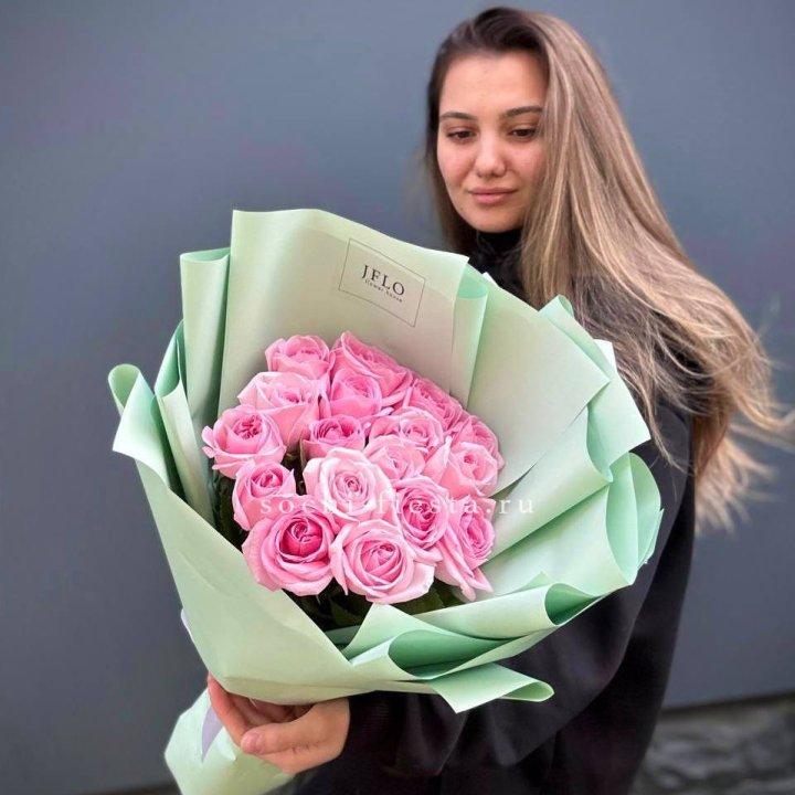 17 розовых роз в Таганроге