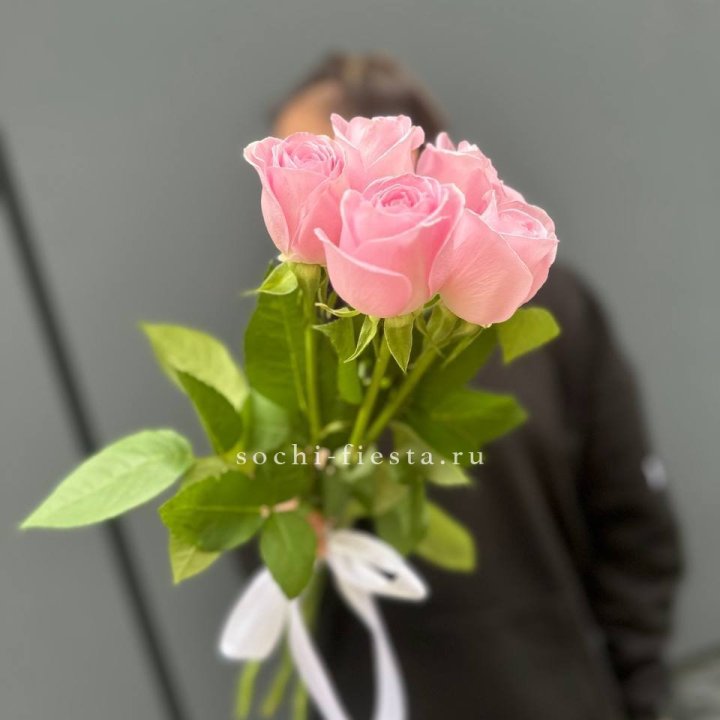 Букет 5 розовых роз  в Таганроге