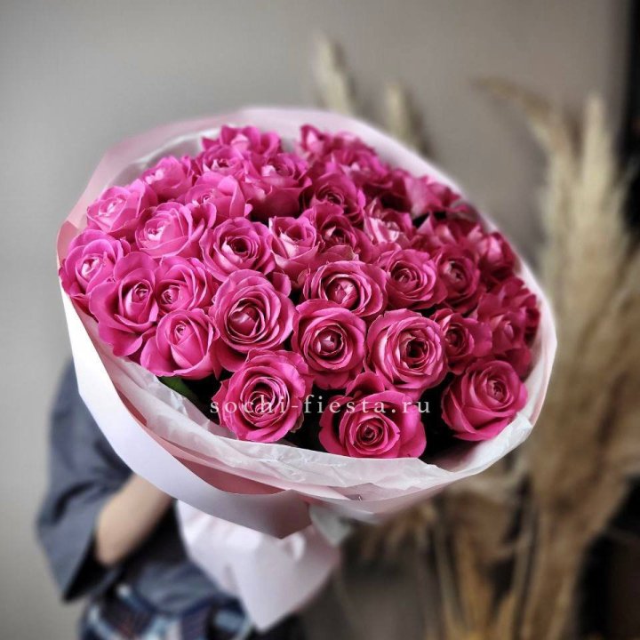 35 розовых роз  в Таганроге