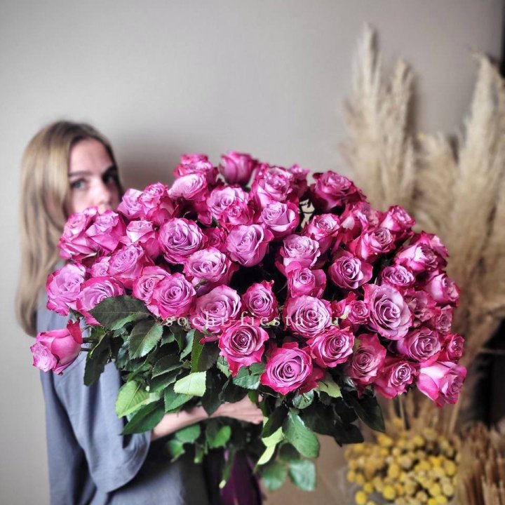 Охапка высоких роз Деп перпел в Таганроге