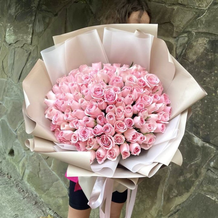 101 нежно-розовая роза Каролина  в Таганроге