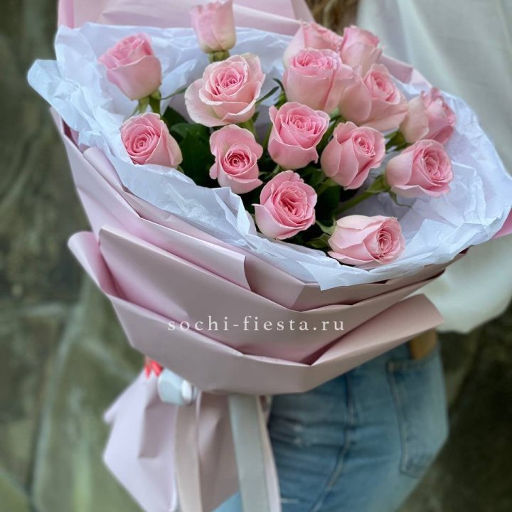 Розовые розы в авторском оформлении в Таганроге
