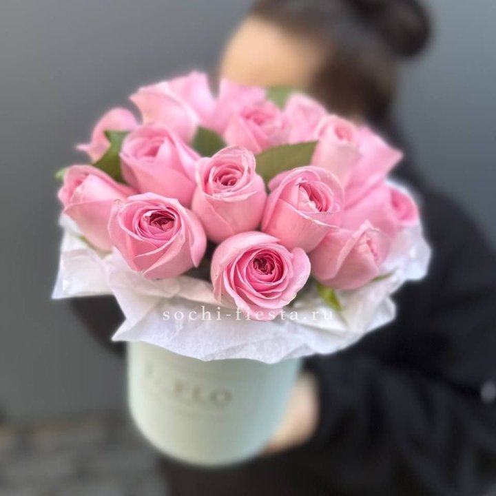 17 розовых роз в цилиндре в Таганроге